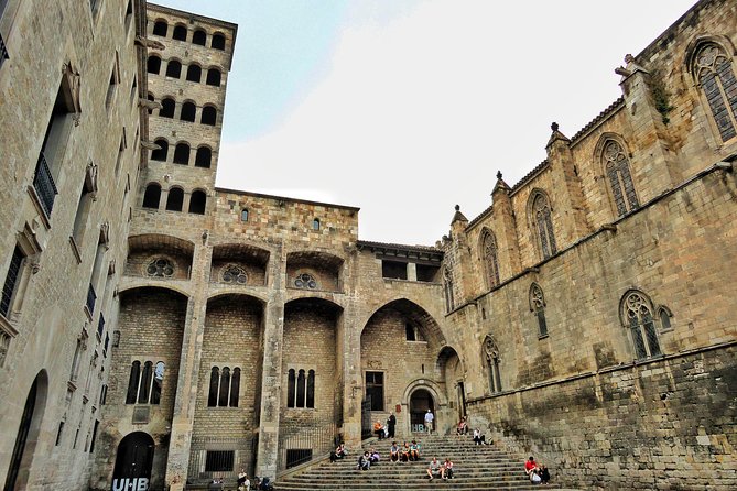 Barcelona Old Town & Gothic Quarter Small Group Tour - Barcelona Cathedral and its Gothic details