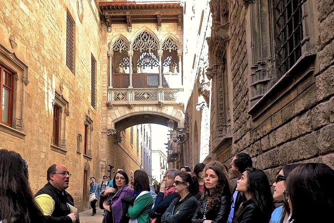 Barcelona Old Town & Gothic Quarter Small Group Tour - Ciutat Vella puts the city in context