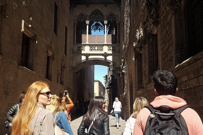 Barcelona Old Town Night Small Group Tour with Tapas & Flamenco - Flamenco at Los Tarantos