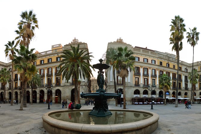 Barcelona Old Town Night Small Group Tour with Tapas & Flamenco - What makes the guides worth your attention