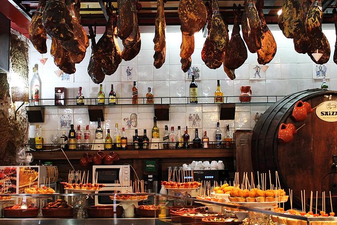 Barcelona Old Town Night Small Group Tour with Tapas & Flamenco - Starting at Plaça Catalunya and Las Ramblas