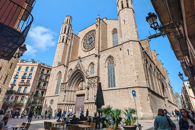 Barcelona Old Town Private Tour: Past and Present - Plaça Catalunya and two Gaudí façades