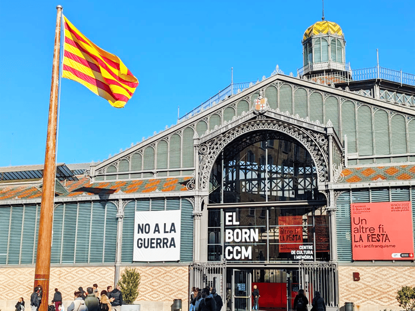 Barcelona: Old Town Private Walking Tour of Past and Present - Pace, access, and what to bring