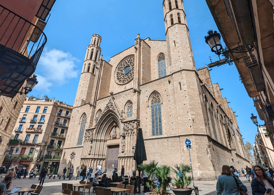 Barcelona: Old Town Private Walking Tour of Past and Present - Starting at Arc de Triomf and Ciutadella Park