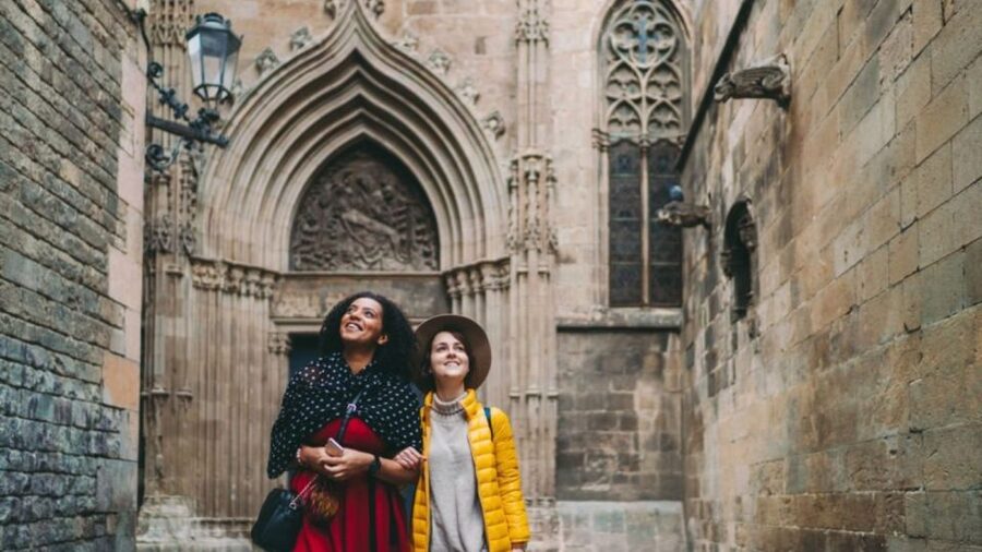 Barcelona Old Town Private Walking Tour with Local Historian - Key points at a glance