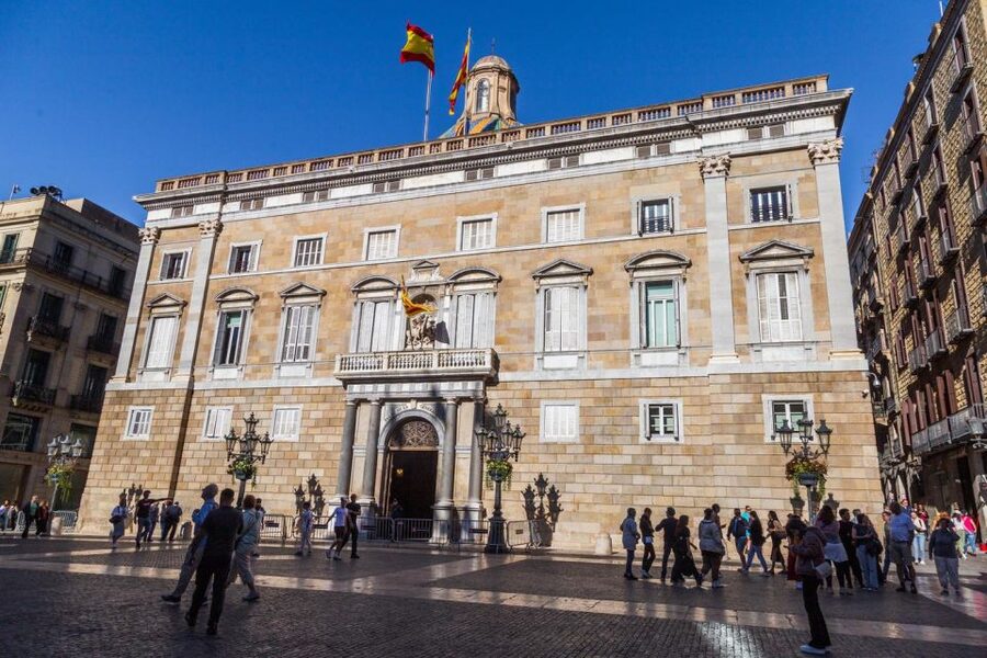Barcelona Old Town Private Walking Tour with Local Historian - Why Barcelona’s oldest streets work best with a guide
