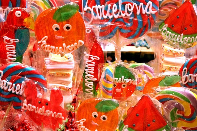 Barcelona Old Town walking tour with official guide - Finish at Plaça Reial with food and evening tips