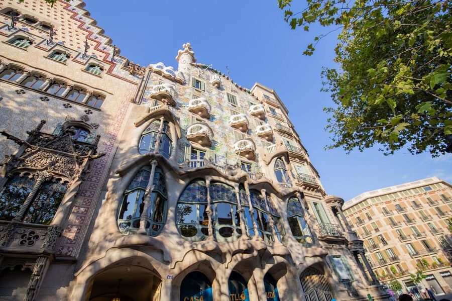 Barcelona: Old Town Walking Tour with Optional Casa Batlló - Casa Batlló: choosing the interior upgrade