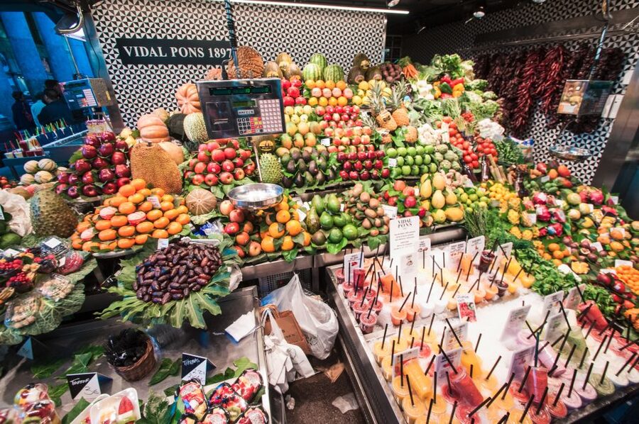 Barcelona: Paella Cooking Experience & Boqueria Market Tour - Mixing sangria and judging the sweetness