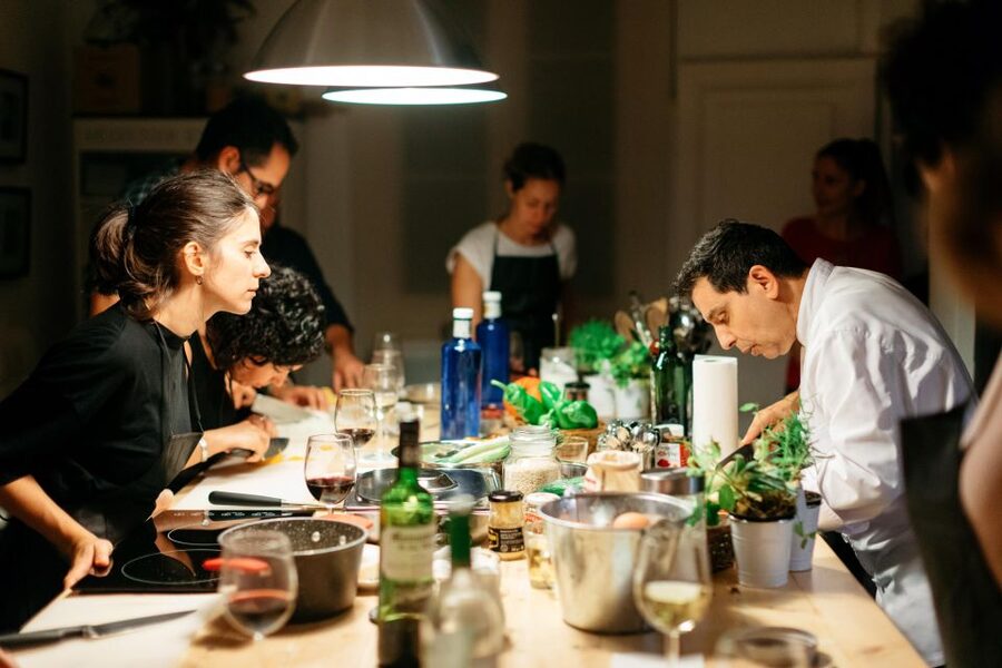 Barcelona: Paella Cooking Workshop and Market Tour - A class where beginners are expected