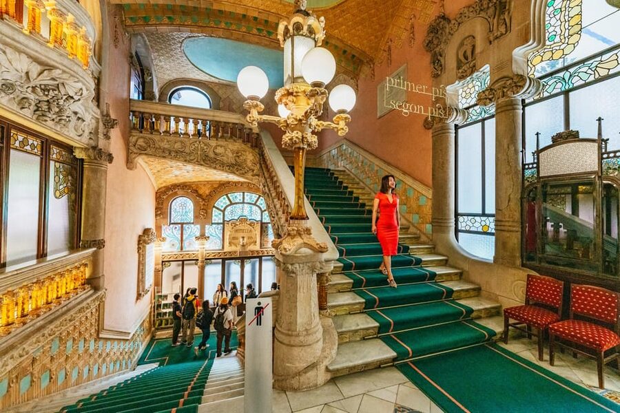 Barcelona: Palau de la Música Guided Tour - Taking in the grand staircase one detail at a time