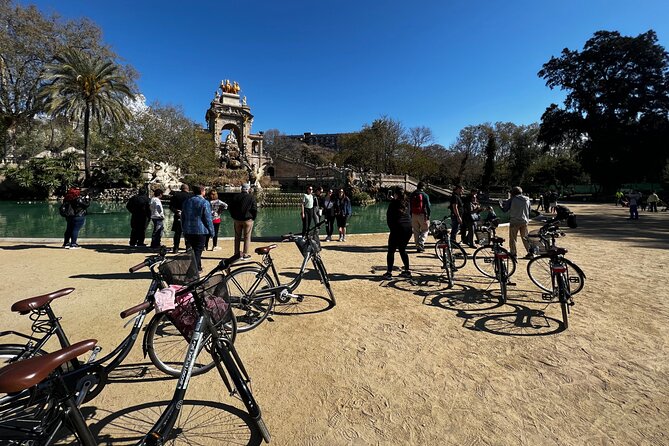 Barcelona Panoramic Escooter or E-Bike Tour - Ciutadella Park slows the final part of the ride