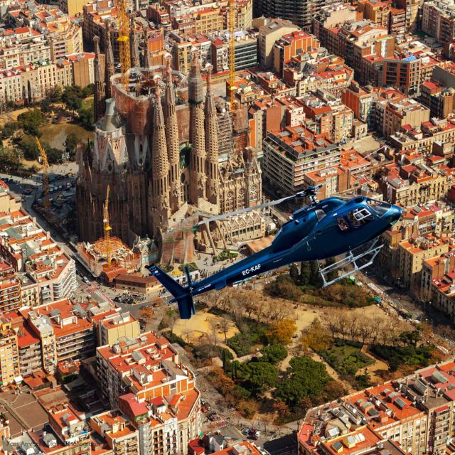 Barcelona: Panoramic Helicopter Flight & Boat Transfer - The Bus Nautic ride from Port Vell to the heliport
