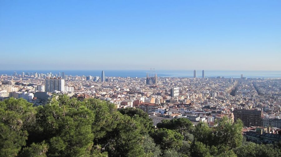 Barcelona: Park Güell Guided Tour - Barcelona views from the hill