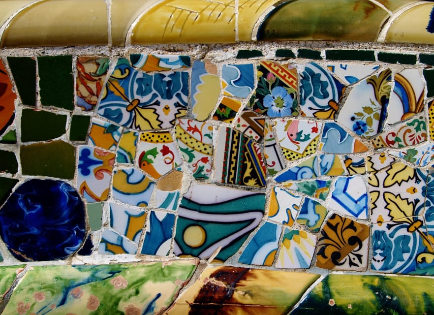 Barcelona: Park Güell Guided Tour - Group size, sound, and the guide experience