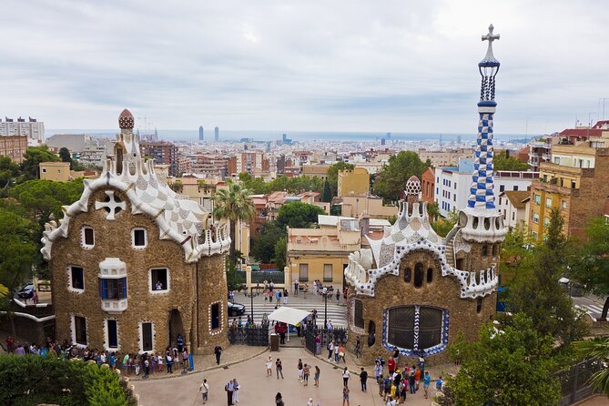 Barcelona: Park Güell Guided Tour & Tickets with Fast-Track Entry - Why Park Güell works best with a guide