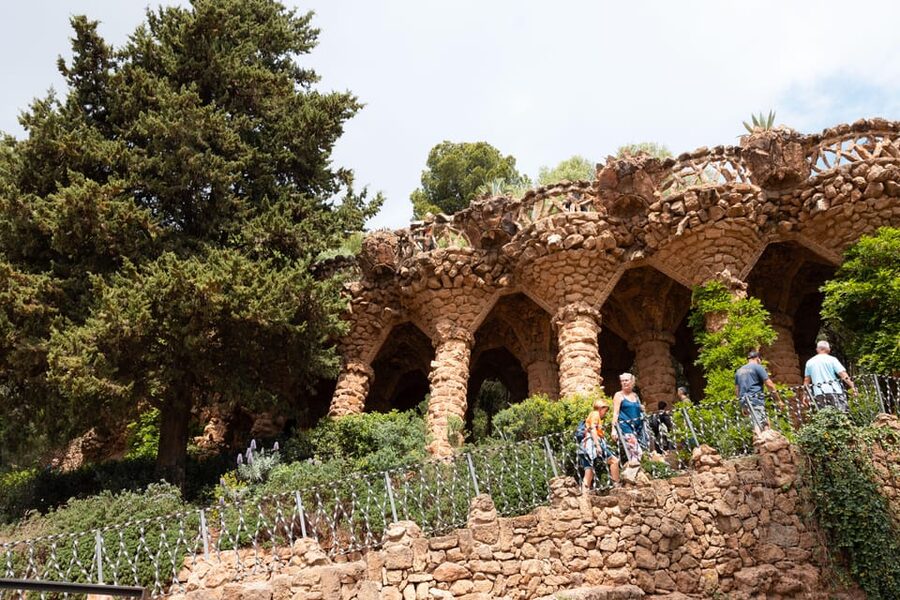 Barcelona: Park Güell Guided Tour with Fast-Track Access - The best photo stops, and the time tradeoff