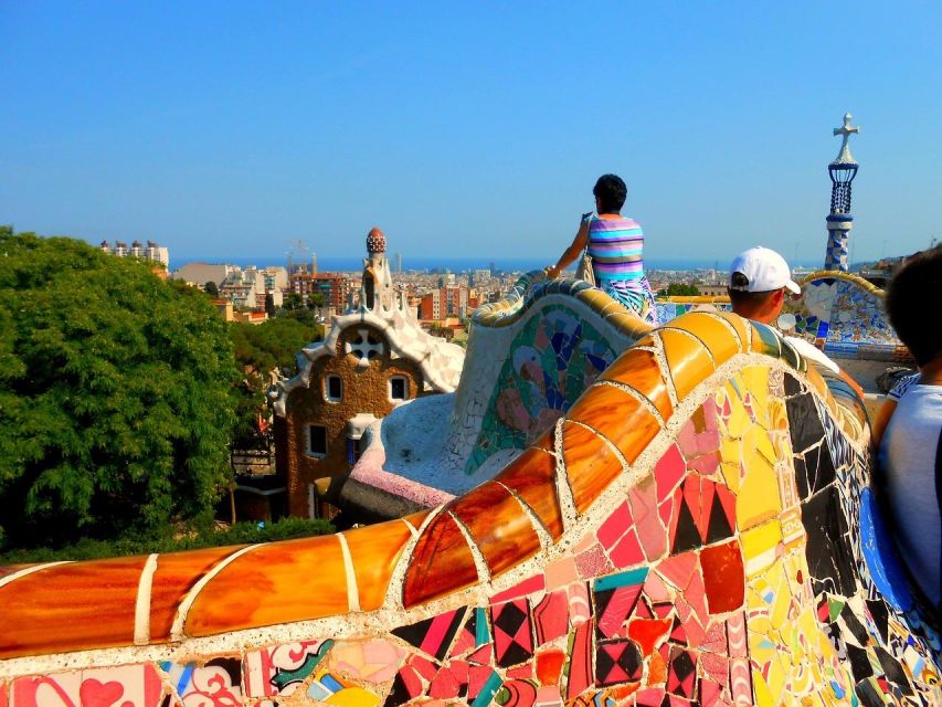 Barcelona: Park Güell Guided Tour with Fast-Track Access - What the guides add to the experience