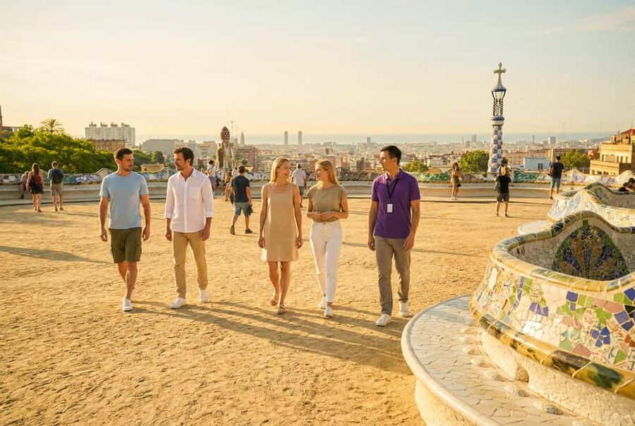 Barcelona: Park Güell Guided Tour with Fast-Track Ticket - The Hypostyle Room and its stone forest
