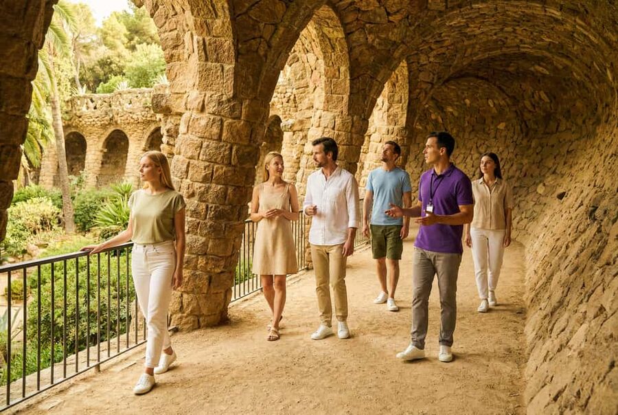 Barcelona: Park Güell Guided Tour with Fast-Track Ticket - A tour built around explanation, not just photographs