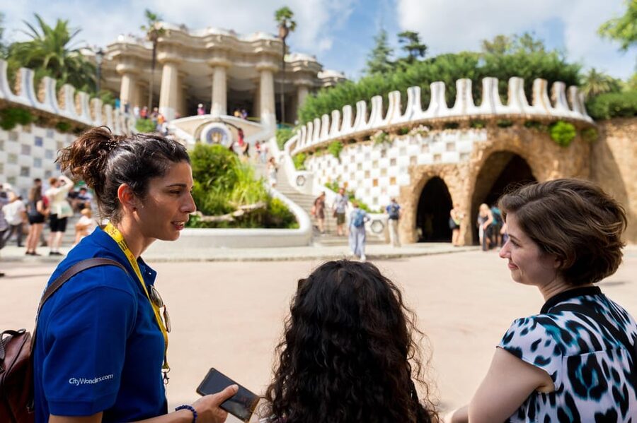 Barcelona: Park Guell Guided Tour with Skip The Line Entry - Forty-five minutes to explore on your own