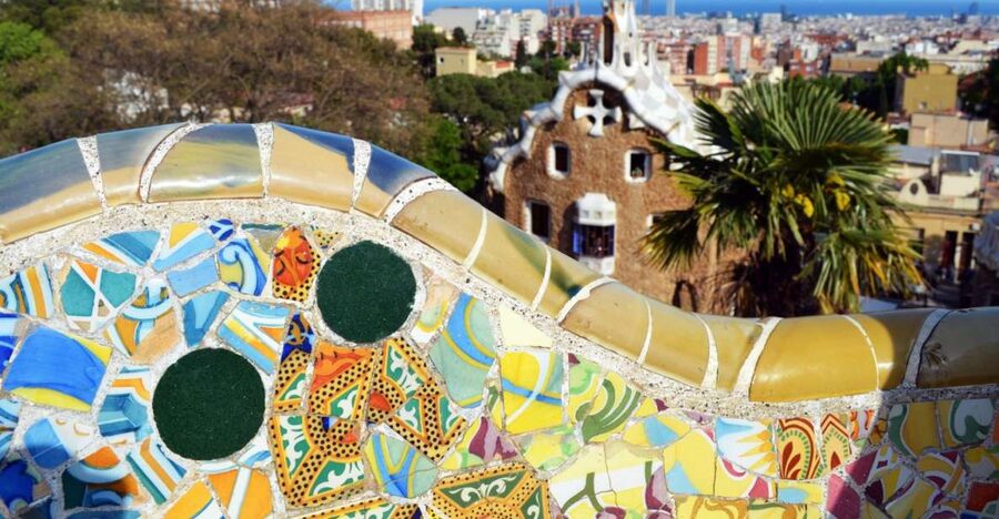 Barcelona & Park Güell: Private Half-Day Tour with Pickup - What the private format adds at $286 per person
