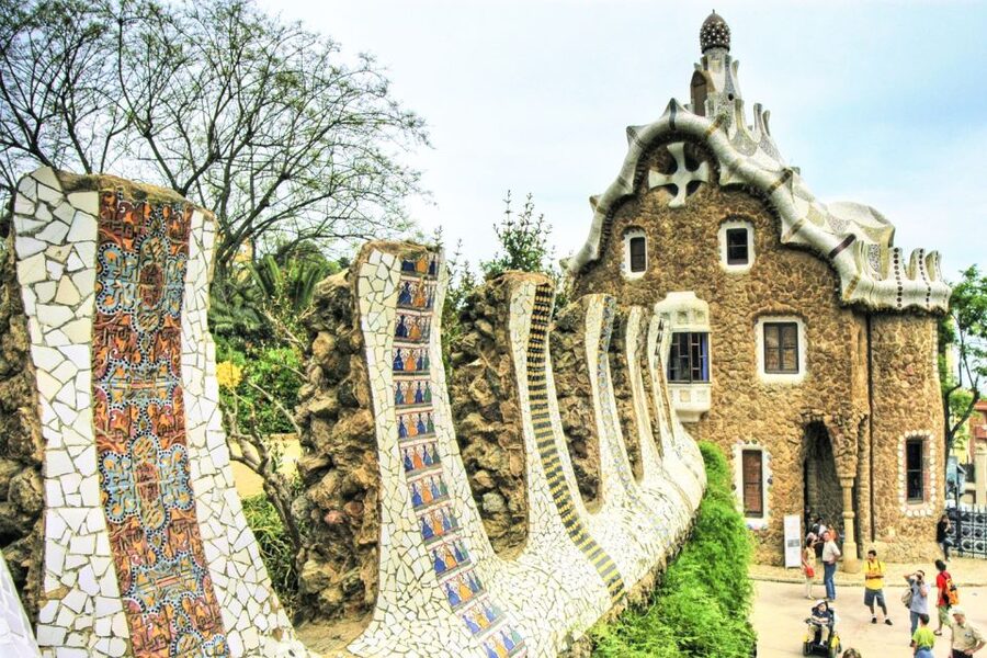 Barcelona & Park Güell: Private Half-Day Tour with Pickup - A fast introduction to Barcelona’s major districts