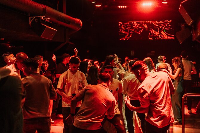 Barcelona Party Tour | 4h Experience | Club Entry - Free shots, paid drinks, and the real cost