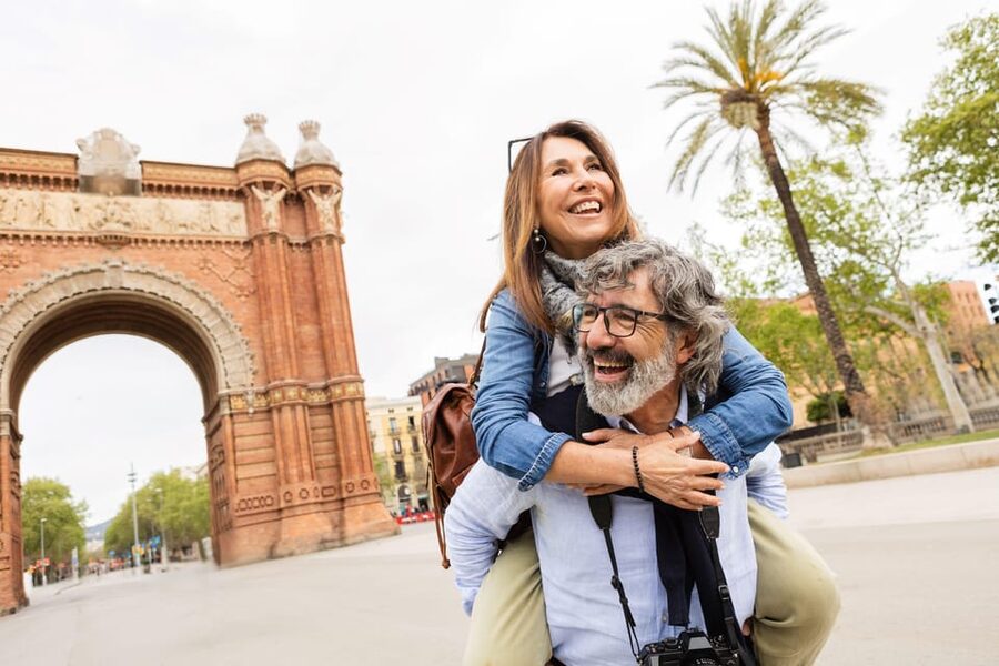 Barcelona:Pass with Casa Battló, Casa Milà, Teleferic & more - Use the bus to connect Barcelona’s scattered sights