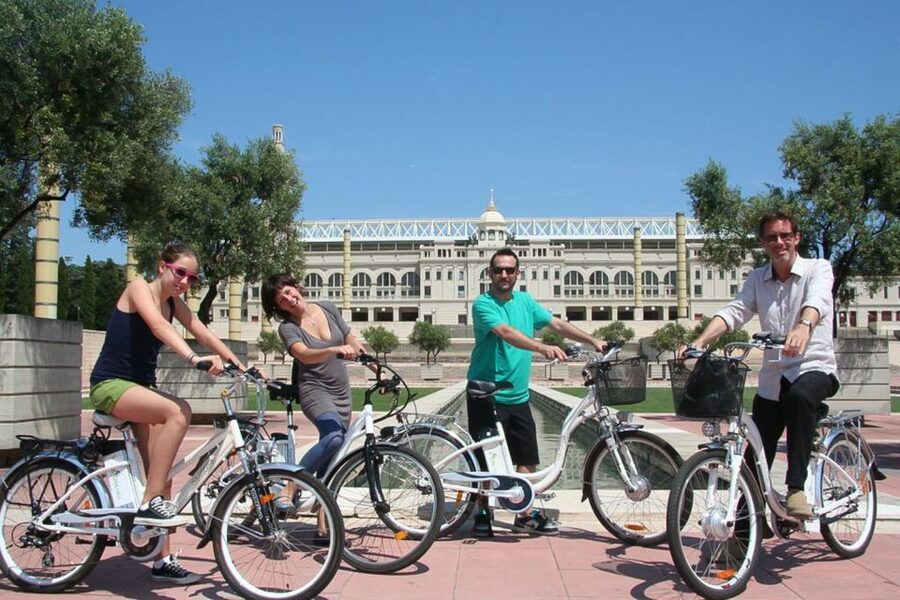 Barcelona: Personalized Private E-Bike Tour - Riding toward Park Güell and the upper city