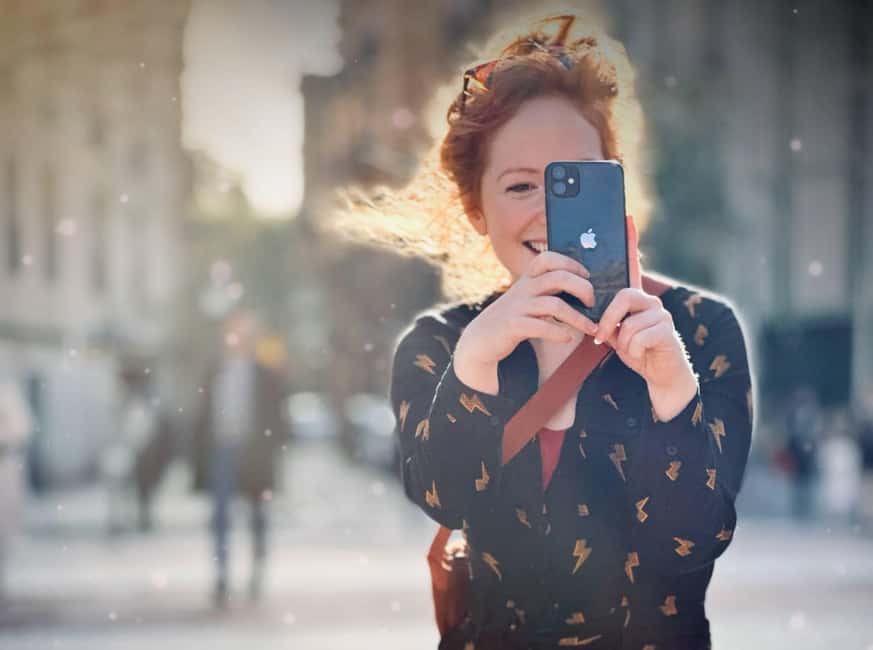 Barcelona: Phone Photography Tips & Tricks - Park & Old Town - Meeting at the Arc de Triomf
