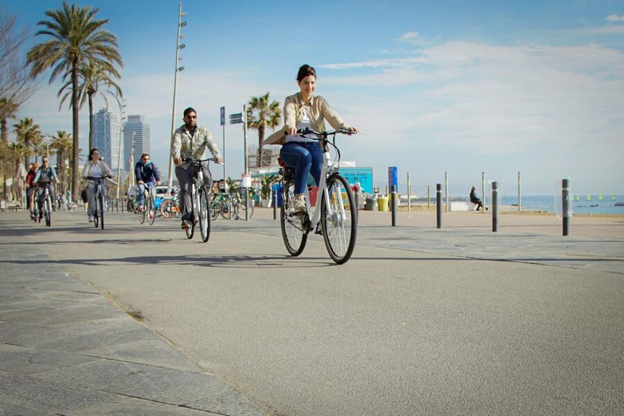 Barcelona Photo Highlights 4h Small Group eBike Tour - Sagrada Familia and the final city loop