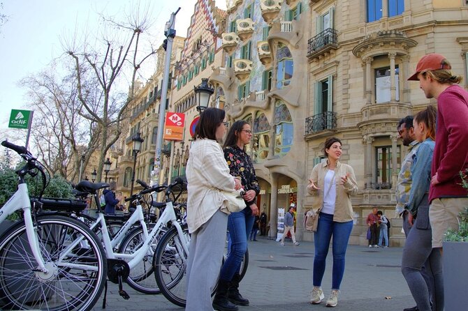 Barcelona Photo Highlights eBike Small Group Tour - Montjuïc delivers the big city views