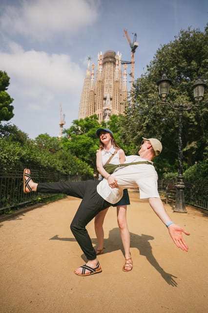 Barcelona: Photographic Madness at the Sagrada Familia - Finding the photographer at the souvenir shop