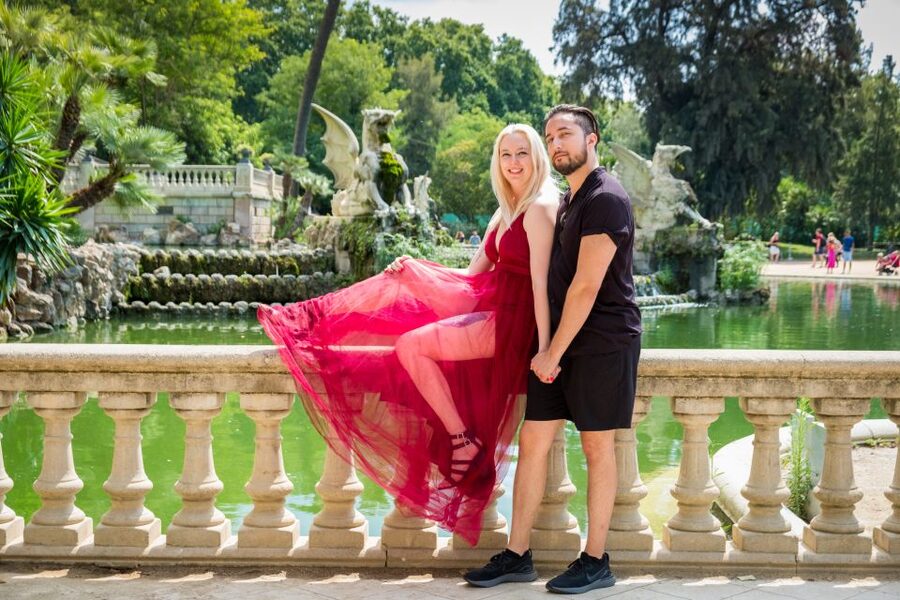 Barcelona: Photoshoot in Scenic Locations - Walking through the Gothic Quarter