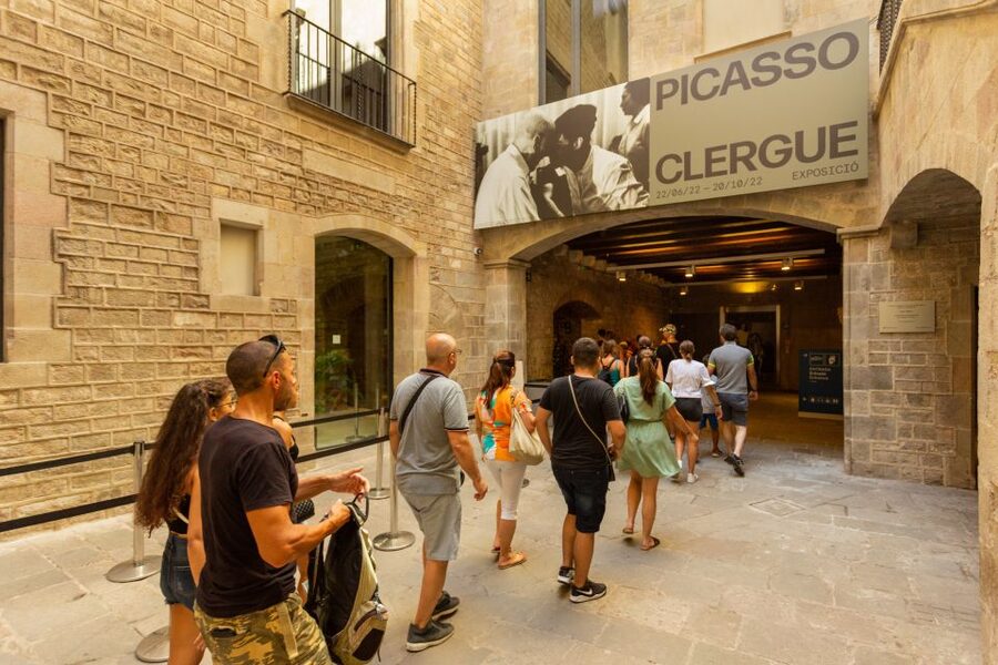 Barcelona: Picasso Museum Skip-the-Line Guided Tour - Headsets, group size, and comfort