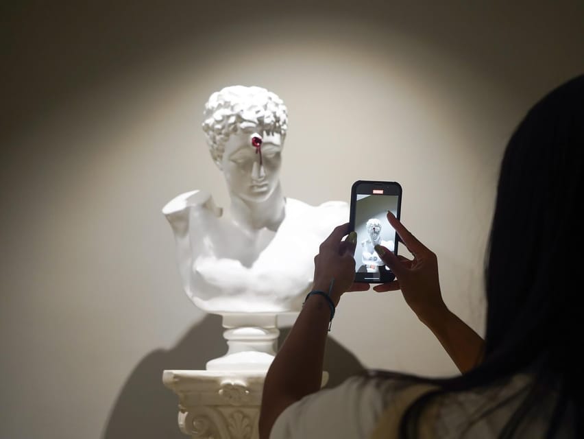 Barcelona: Picasso Museum Tour with Moco Museum Ticket - Backpacks, tickets, and avoiding a missed start