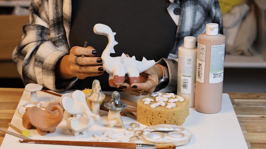 Barcelona: Pottery Workshop with Wine - What happens during the two hours