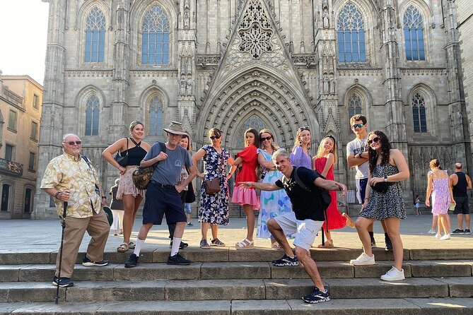 Barcelona Premium: Gothic, Montjuic, Sagrada Familia & Park Güell - Starting in Plaça de Catalunya and entering the Gothic Quarter