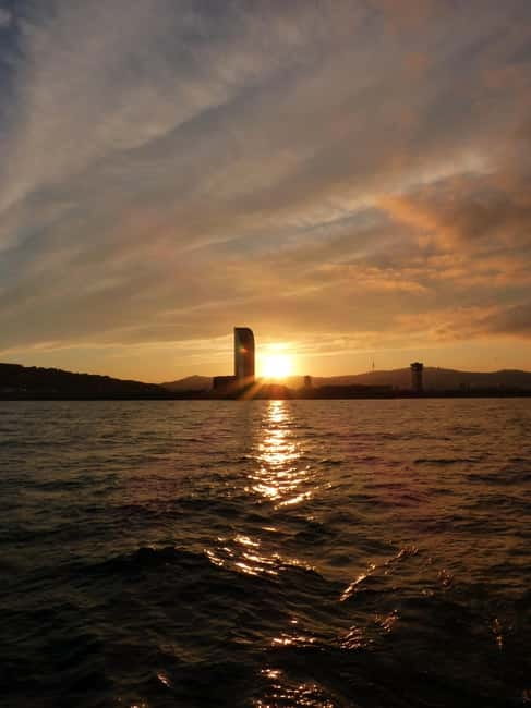 Barcelona: Premium Shared Sunset Cruise (Drinks & Snacks) - Comfort, music, and the shared format