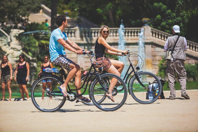 Barcelona Private Bike/eBike Tour & Sagrada Familia Tickets - Ciutadella Park and Arc de Triomf