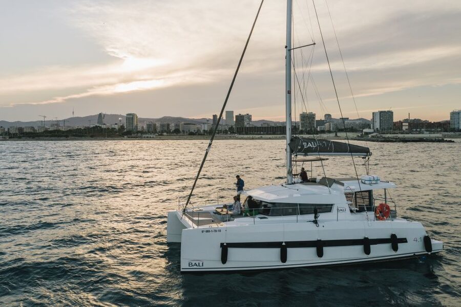 Barcelona: Private Catamaran Sailing with Drinks and Snacks - Two hours of open water and city views