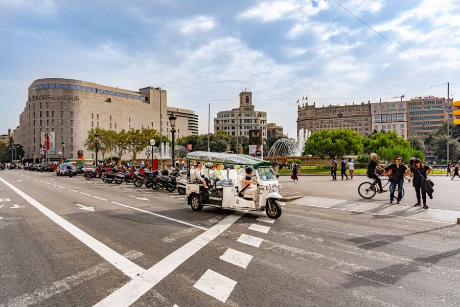 Barcelona: Private City Tour by Eco Tuk Tuk - Plaça de Catalunya, La Rambla, and the old center