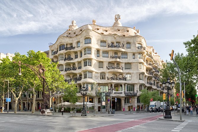 Barcelona Private City Tour (Top Attractions + Pick-up) - Casa Milà and Casa Batlló: Gaudí without the ticket line