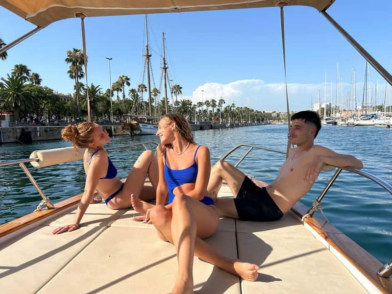 Barcelona: Private Classic Yacht Tour with Drinks - Leaving Moll de Gregal and finding the boat