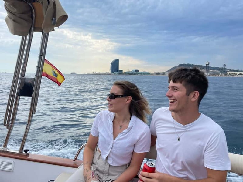 Barcelona: Private Classic Yacht Tour with Drinks - Drinks, snacks, and the onboard mood
