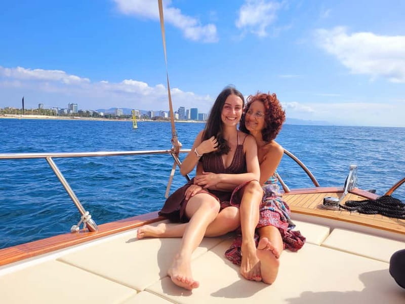Barcelona: Private Classic Yacht Tour with Drinks - Practical details before you reserve
