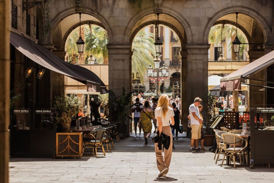 Barcelona: Private Custom Tour with a Local – Icons & Gems - Who should book this private Barcelona walk?
