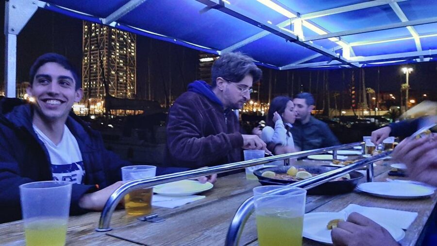Barcelona: Private Evening Cruise with Dinner and Drinks - Key points to know before booking