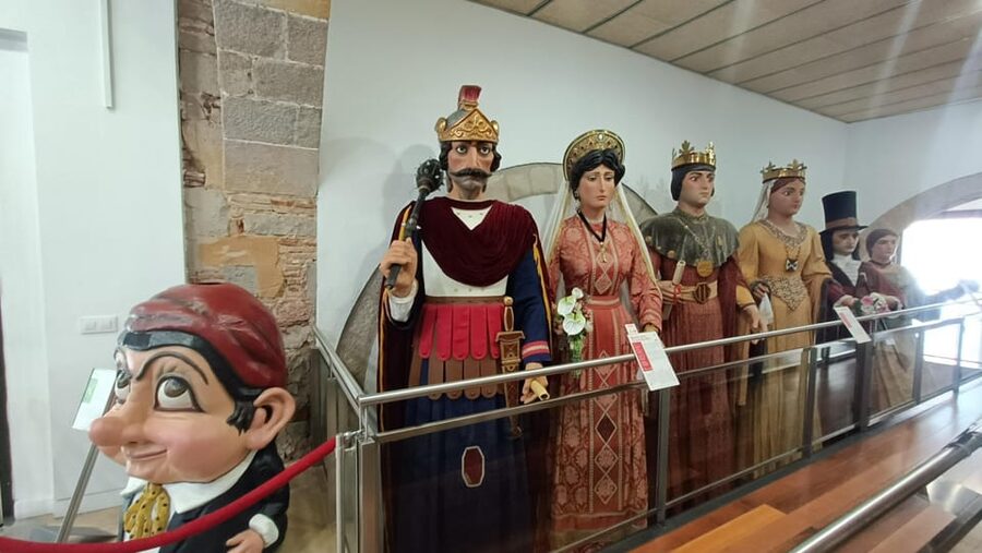 Barcelona private Family-Friendly Cultural & Food Tour - Starting at the market on Av. Francesc Cambó